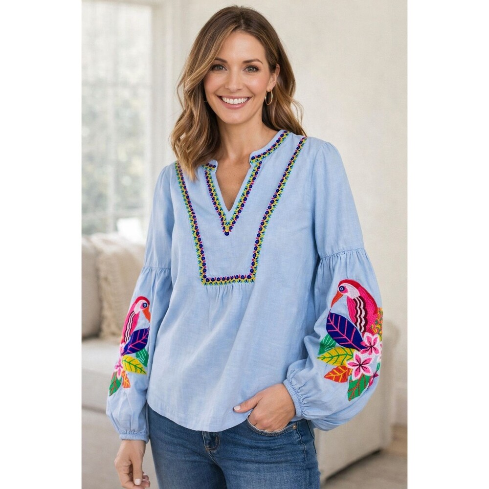 Crown & Ivy Light Blue Embroidered Boho Peasant Top Bird Floral Medium Tropical